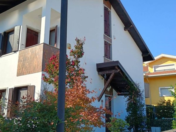 casa indipendente in vendita a Tricesimo in zona Castello