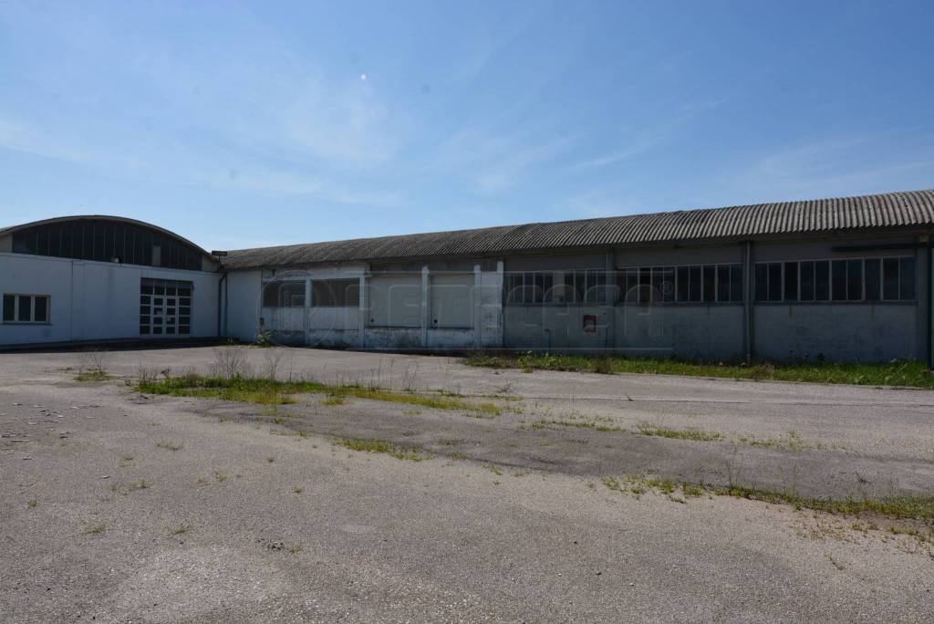 locale commerciale in vendita a Trivignano Udinese