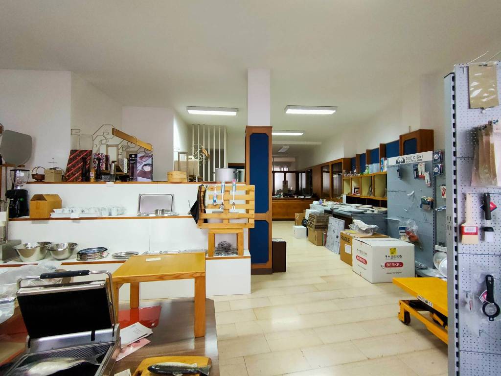 negozio in vendita ad Udine