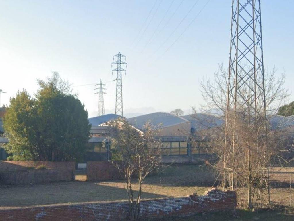 locale commerciale in vendita ad Udine