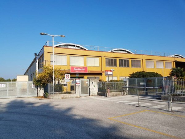 locale commerciale in vendita ad Udine in zona Centro Storico