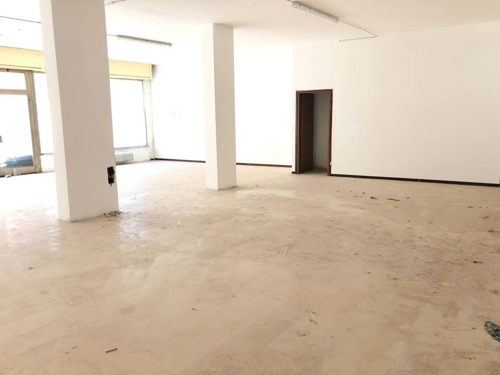 negozio in vendita ad Udine