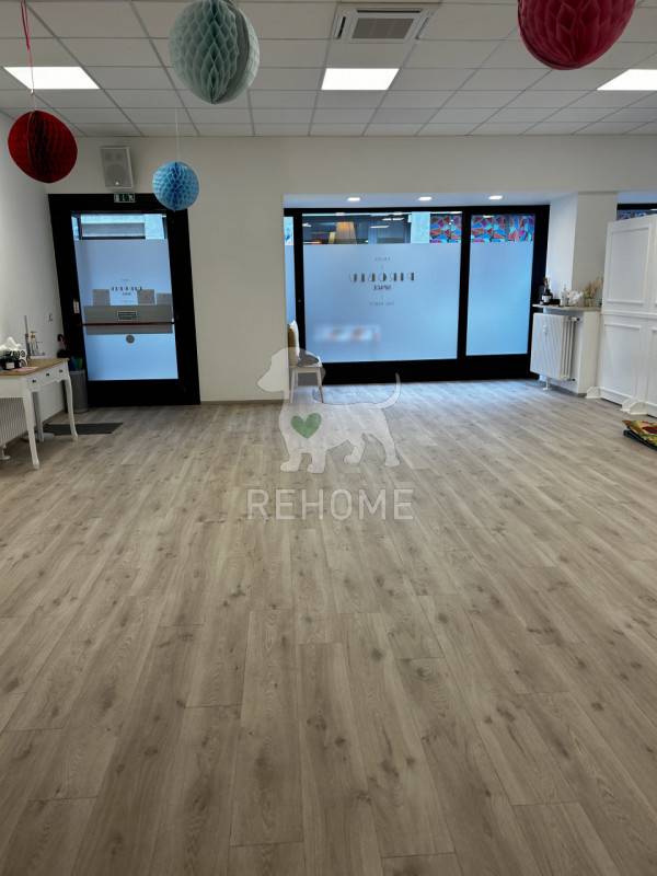 locale commerciale in vendita ad Udine