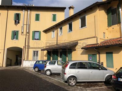 locale commerciale in vendita ad Udine