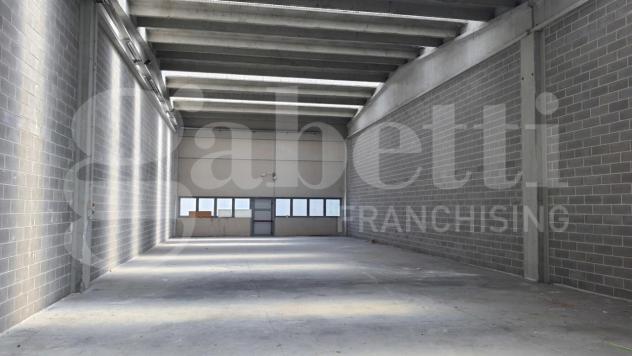 locale commerciale in vendita ad Udine