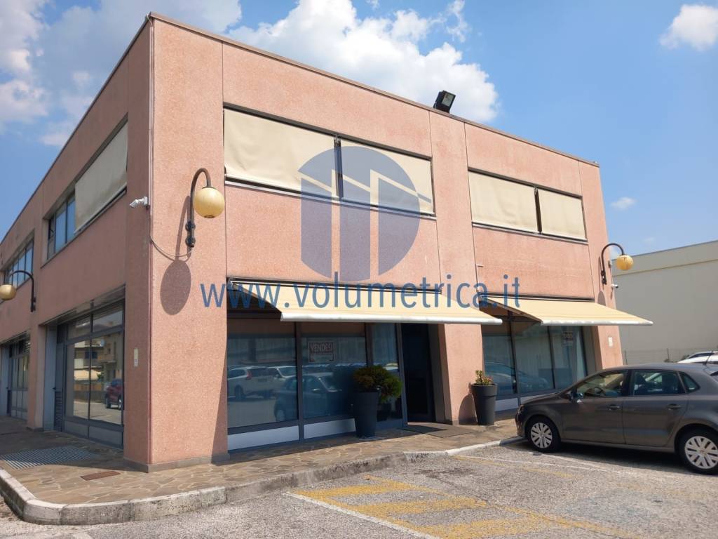 ufficio in vendita ad Udine in zona Vât