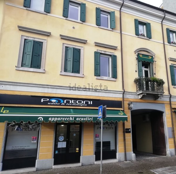 locale commerciale in vendita ad Udine