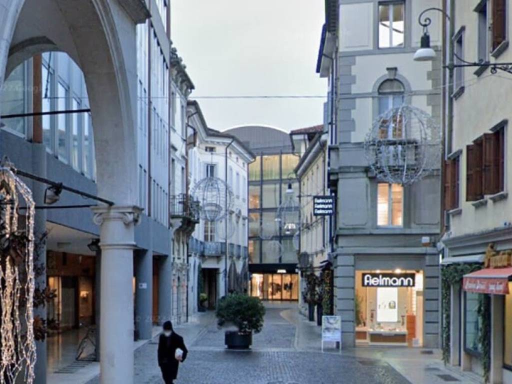 negozio in vendita ad Udine