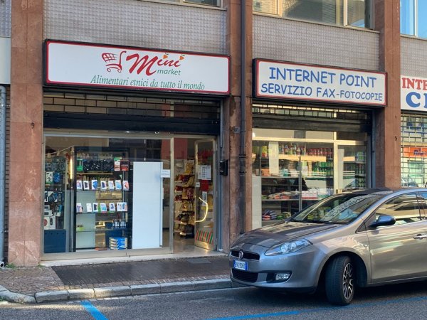 locale commerciale in vendita ad Udine