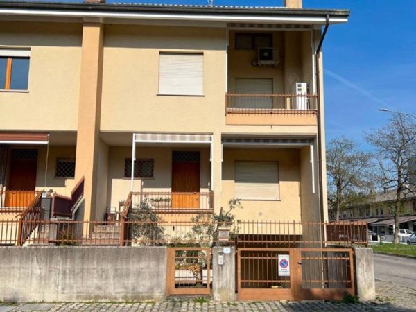 casa indipendente in vendita ad Udine in zona Godia