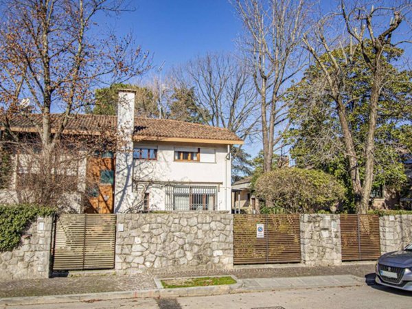 casa indipendente in vendita ad Udine in zona Rizzi
