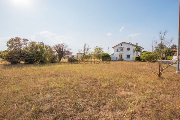 terreno edificabile in vendita ad Udine in zona Vât
