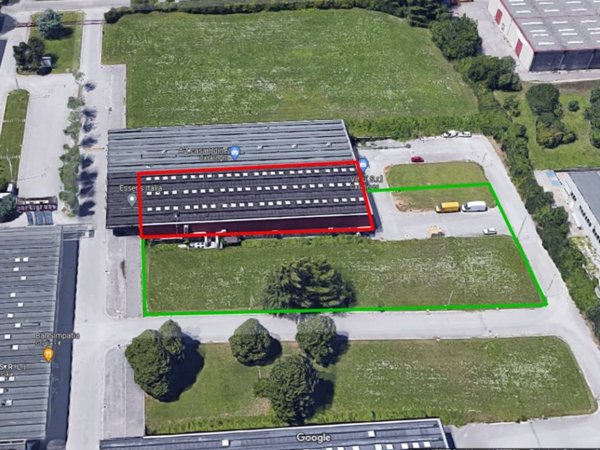 locale commerciale in vendita ad Udine