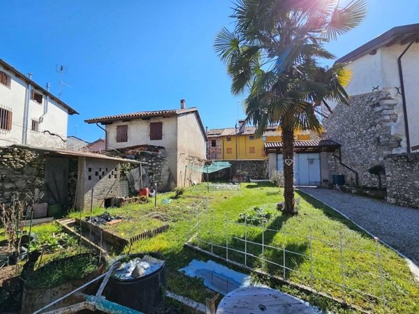 casa indipendente in vendita ad Udine in zona Rizzi