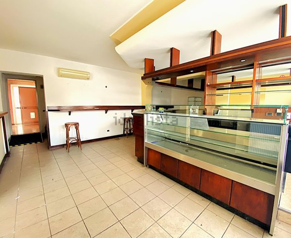 locale commerciale in vendita ad Udine