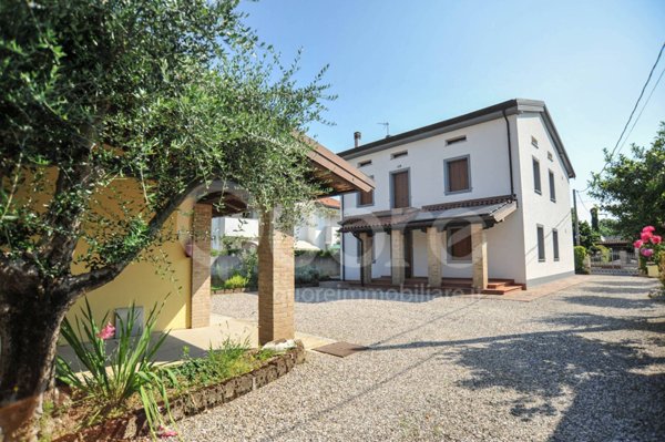 casa indipendente in vendita ad Udine in zona Cussignacco