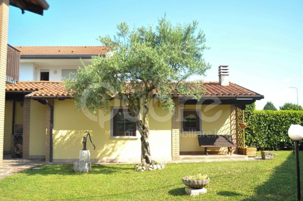 casa indipendente in vendita ad Udine in zona Cussignacco