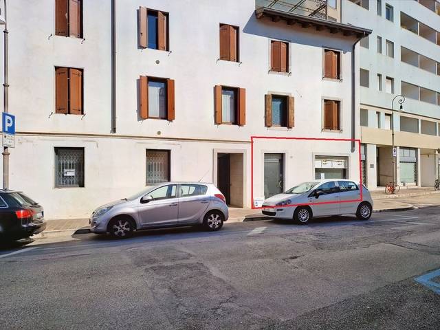 negozio in vendita ad Udine in zona Centro Storico