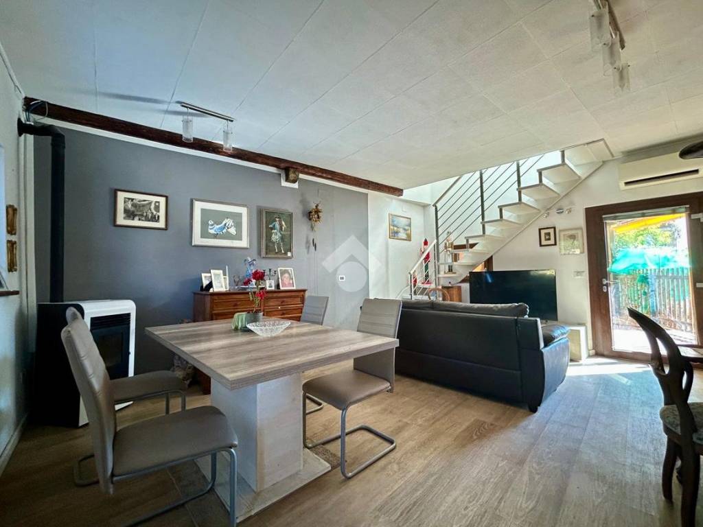 casa indipendente in vendita ad Udine in zona Beivars