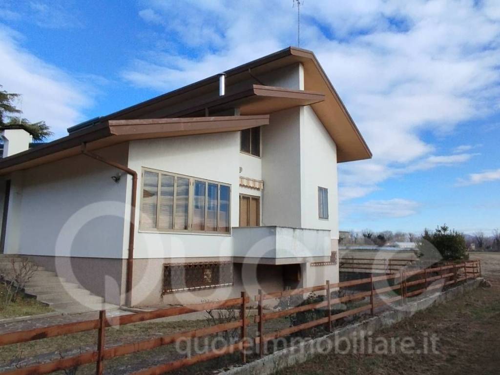 casa indipendente in vendita ad Udine in zona Beivars