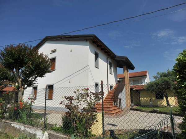 casa indipendente in vendita ad Udine in zona Paparotti