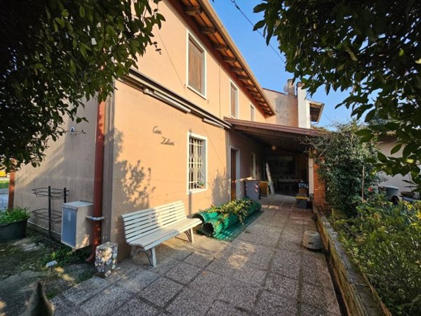 casa indipendente in vendita ad Udine in zona Paparotti