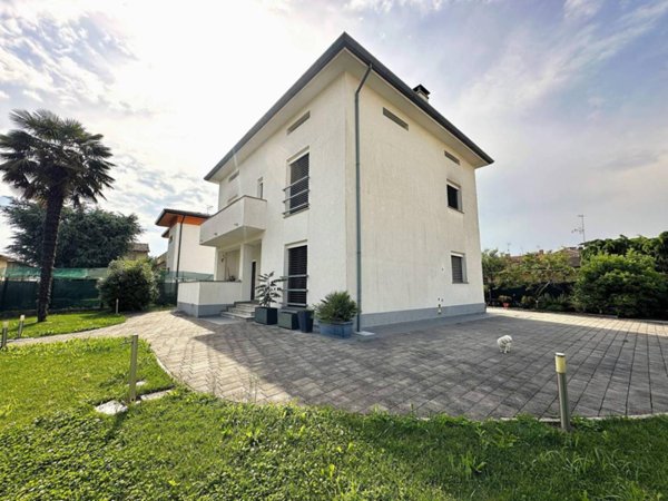 casa indipendente in vendita ad Udine in zona Godia