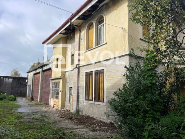 intera palazzina in vendita ad Udine in zona Cormor