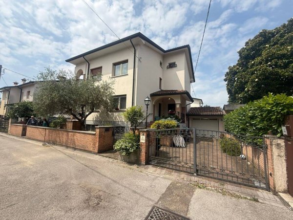 casa indipendente in vendita ad Udine