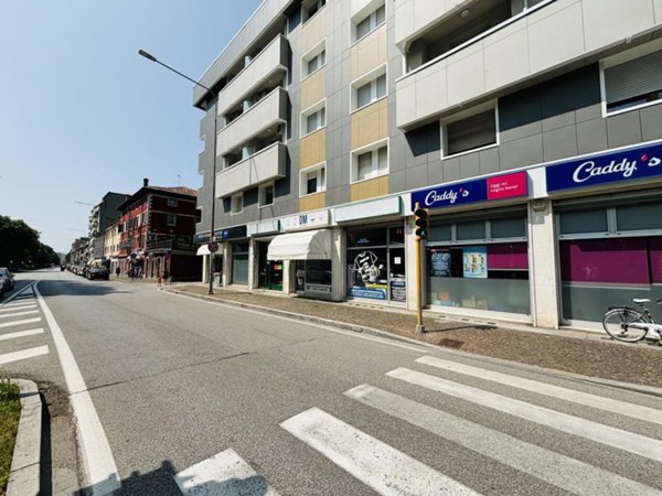 negozio in vendita ad Udine in zona Chiavris