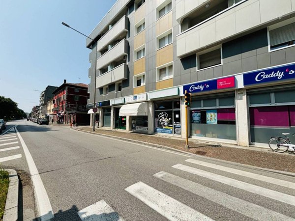 negozio in vendita ad Udine in zona Chiavris