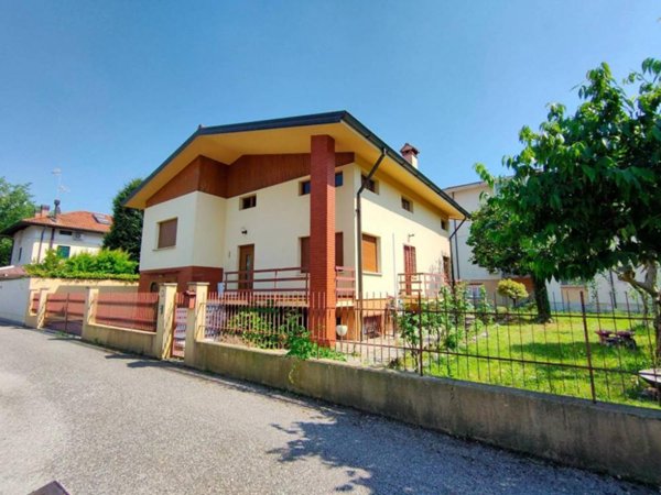 casa indipendente in vendita ad Udine in zona Rizzi