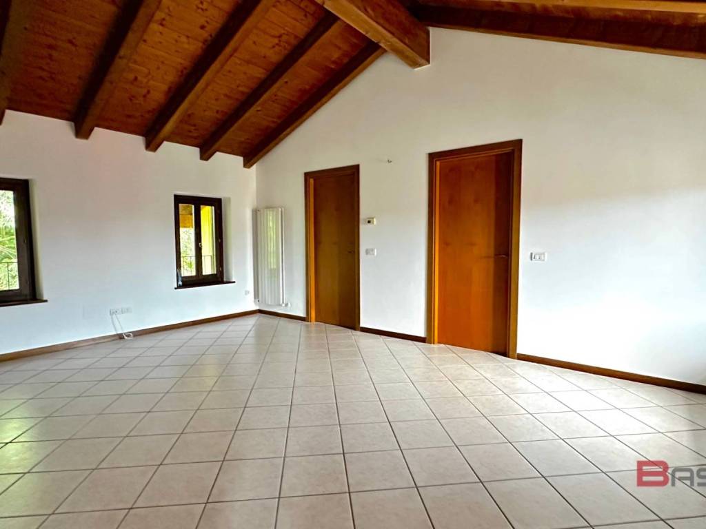 appartamento in vendita ad Udine in zona Vât