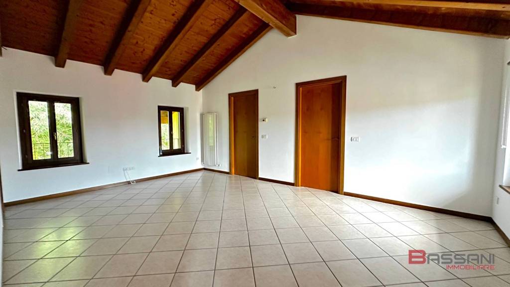 appartamento in vendita ad Udine in zona Vât