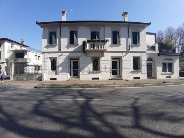 locale commerciale in vendita ad Udine