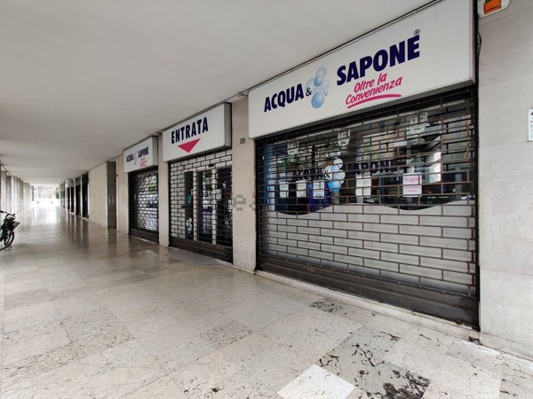 locale commerciale in vendita ad Udine
