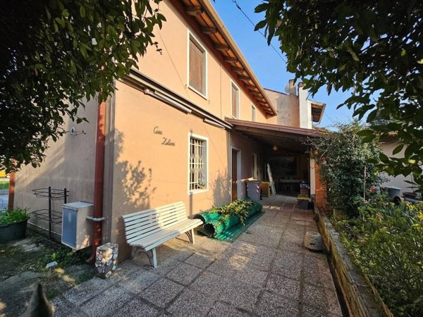 casa indipendente in vendita ad Udine in zona Paparotti