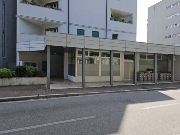 negozio in vendita ad Udine