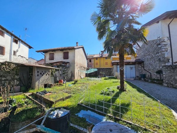 casa indipendente in vendita ad Udine in zona Rizzi