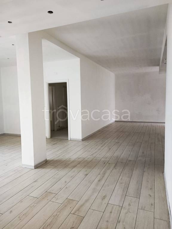 negozio in vendita ad Udine in zona Paparotti