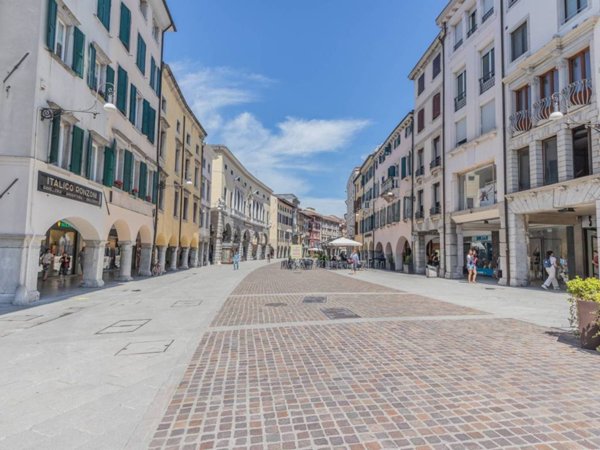 negozio in vendita ad Udine