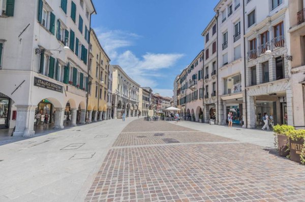 quadrivano in vendita ad Udine in zona Centro Storico