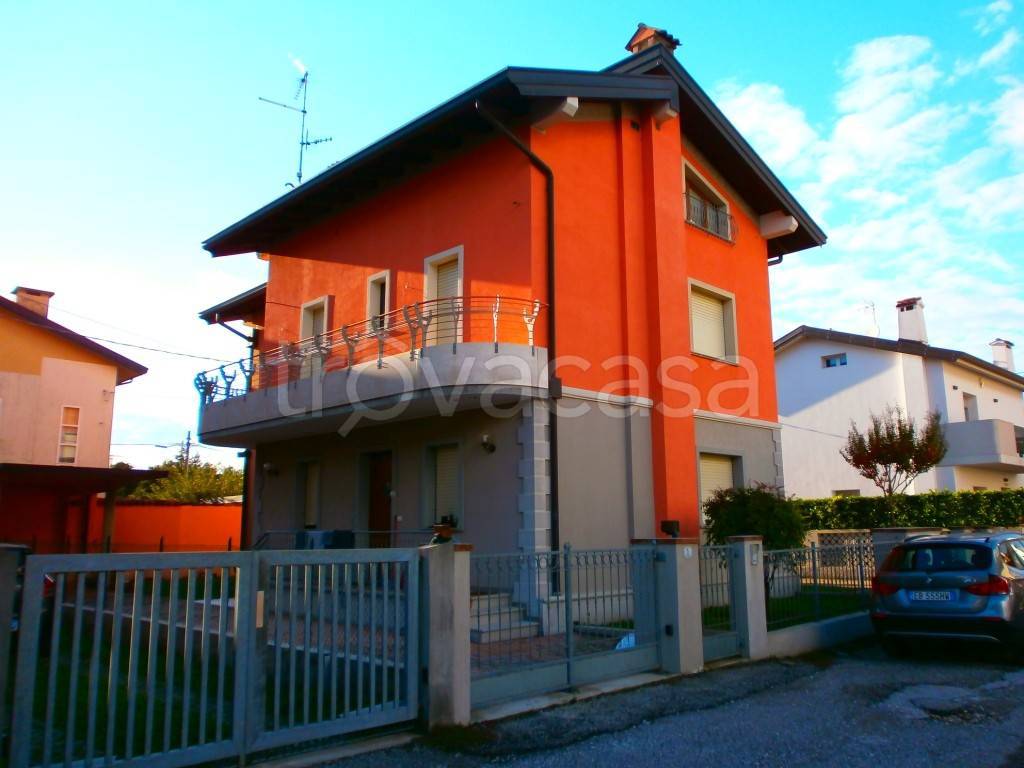 appartamento in vendita ad Udine in zona Vât