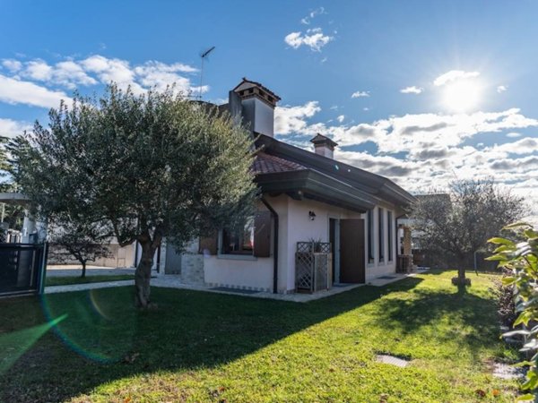 casa indipendente in vendita ad Udine