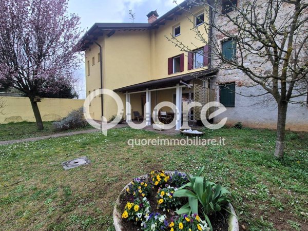casa indipendente in vendita ad Udine in zona Cormor