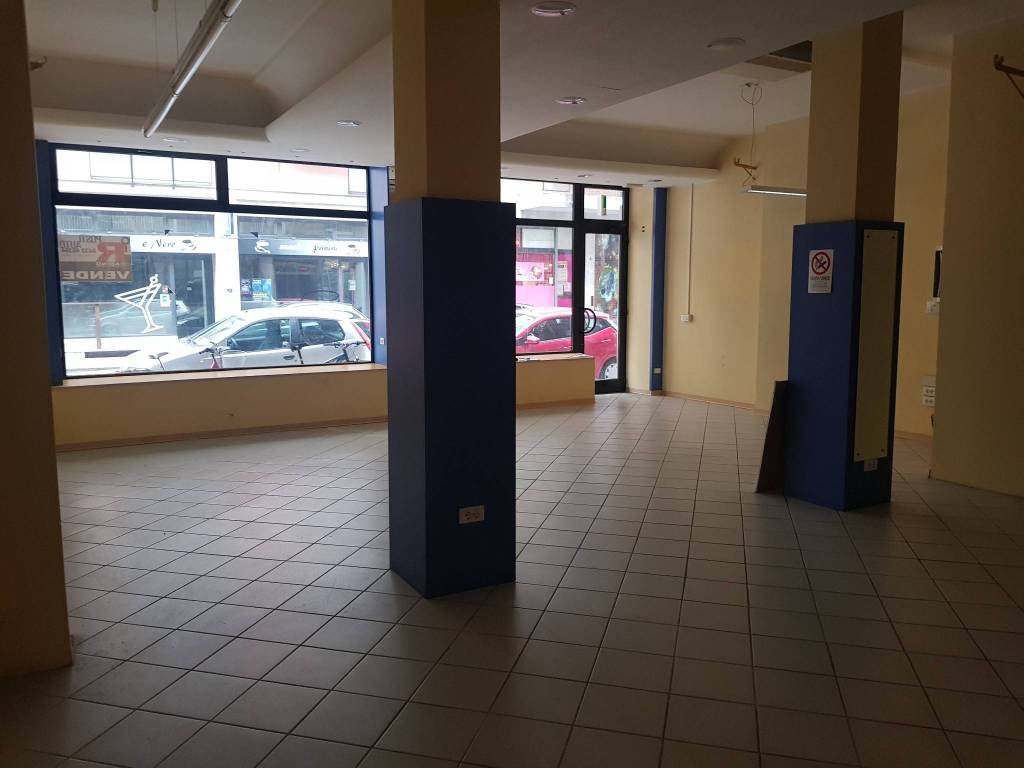 negozio in vendita ad Udine