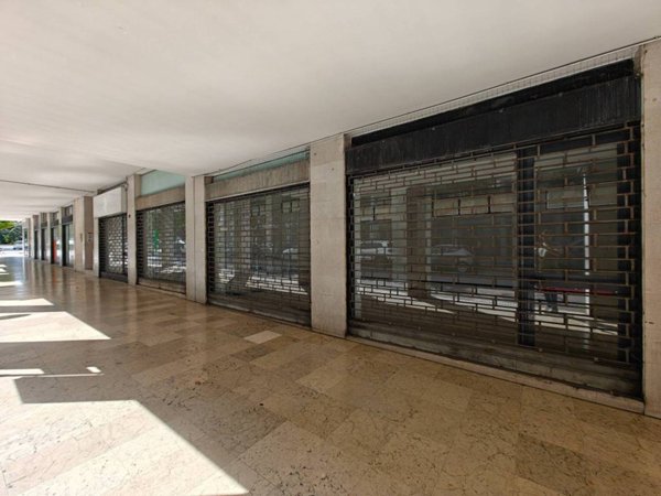 locale commerciale in vendita ad Udine