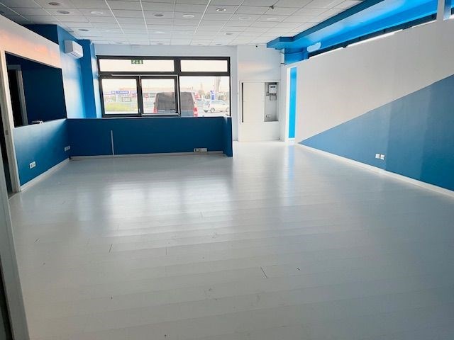 locale commerciale in vendita ad Udine