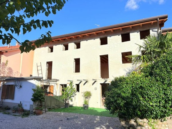 casa indipendente in vendita ad Udine in zona Beivars