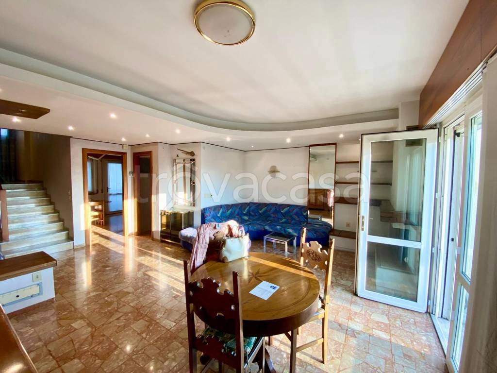 casa indipendente in vendita ad Udine in zona Rizzi